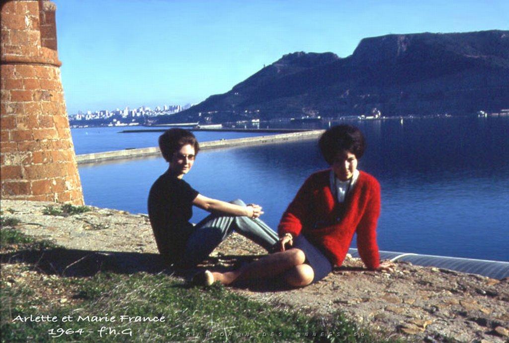 MERS EL KEBIR F ARLETTE ET MARIE FRANCE 1964.jpg